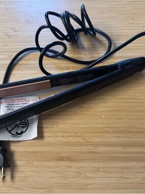 Black Hair Straightener Flat Iron - Sleek Ceramic Plates